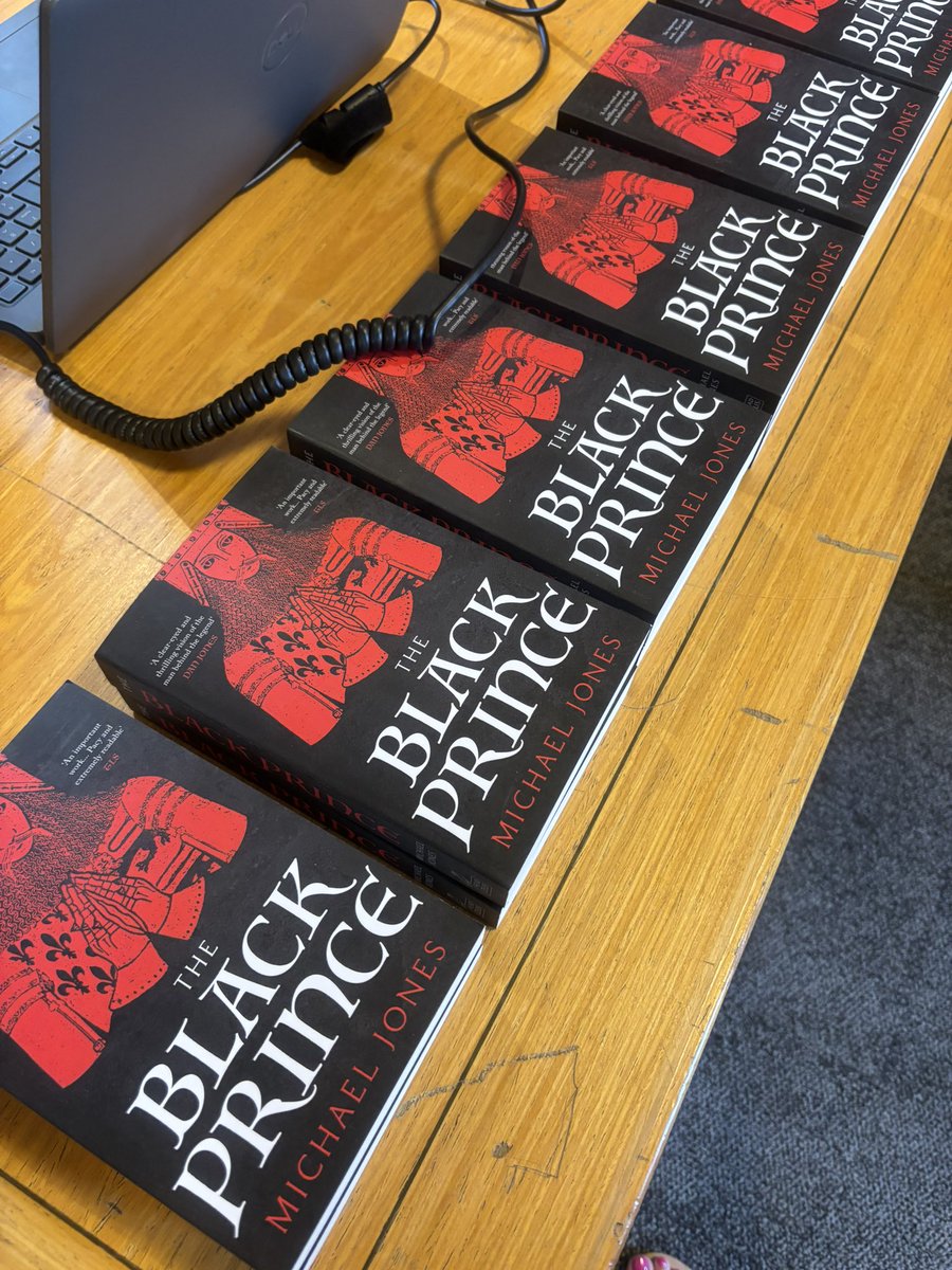 NicolaTallis's tweet image. We began this morning with a great turnout for Dr Michael Jones and the Black Prince - fascinating insights & insightful questions @Southwarkcathed @FellowsAuctions