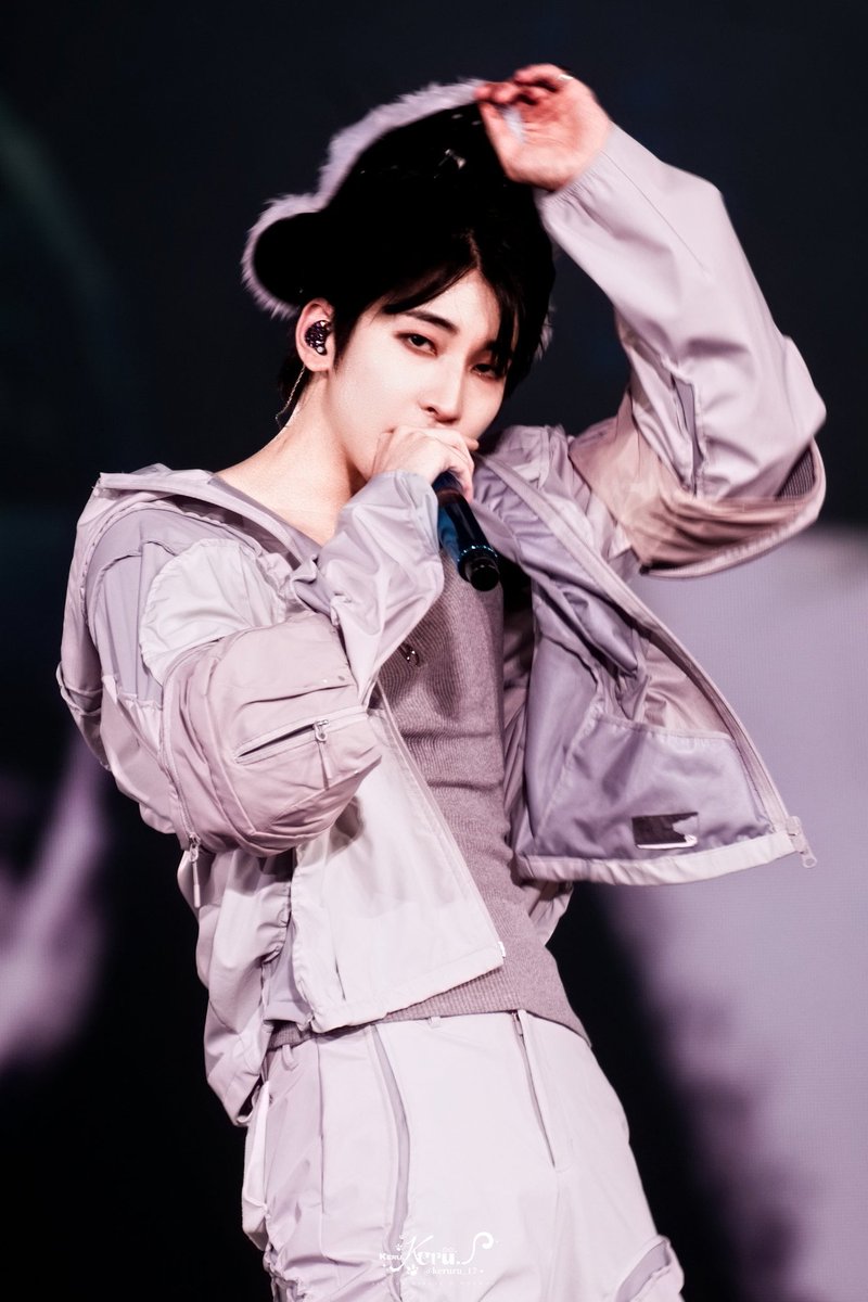 원우가 좋다.. 무대 위 원우 보고싶어🥲
(근데 쇄골 너무 잘보이는거 아닌가요 🫣😵‍💫)