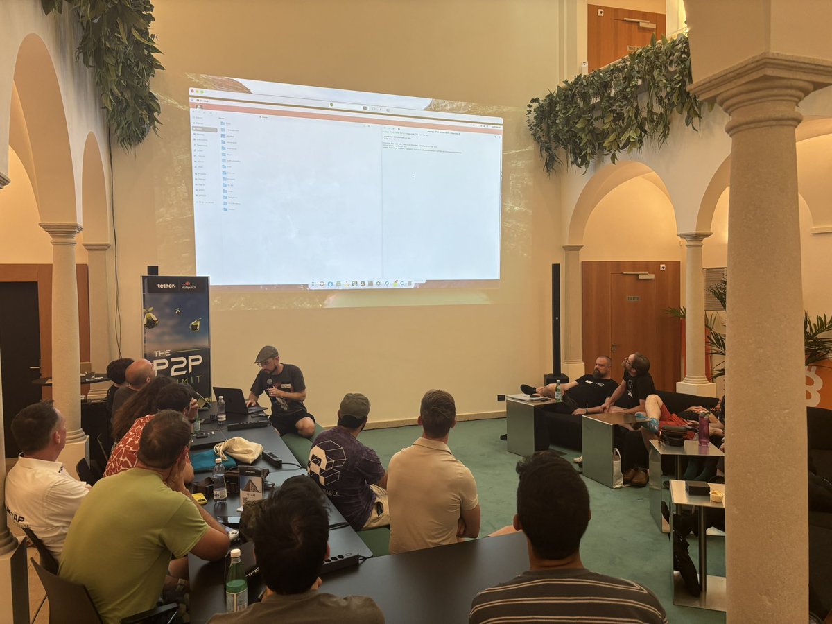 Now at #P2PSummit <a href="/TheGuySwann/">Guy Swann</a> presenting his project Pear Drive in Lugano 🇨🇭🍐