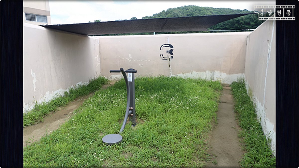 서울구치소에서 제공한 사진.

여기가 윤석열 혼자 운동 하는 장소래요ㅋ
돼지 우리 같음