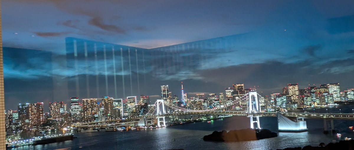 こんなにみんなが思ってくれてる　誰もいつもは　そんなおもいは見せないのに　
今日は嬉しいことがあったのに
こんなに近くにいたのに