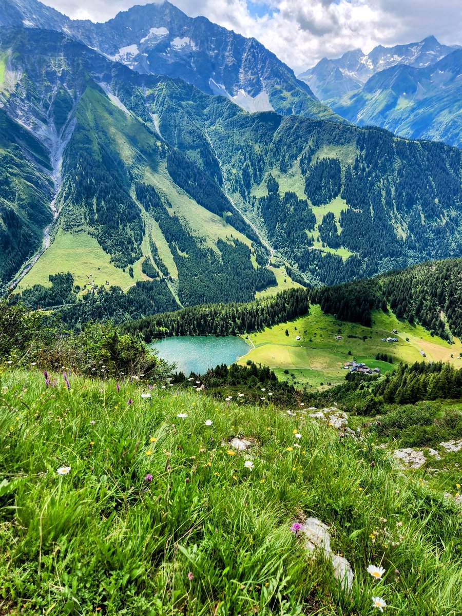 HikingSchweiz's tweet image. A walk (and swim!) to the Golzerensee in Canton Uri, Switzerland 🇨🇭