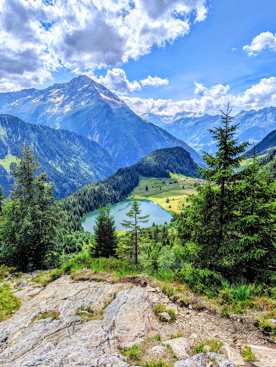 HikingSchweiz's tweet image. A walk (and swim!) to the Golzerensee in Canton Uri, Switzerland 🇨🇭