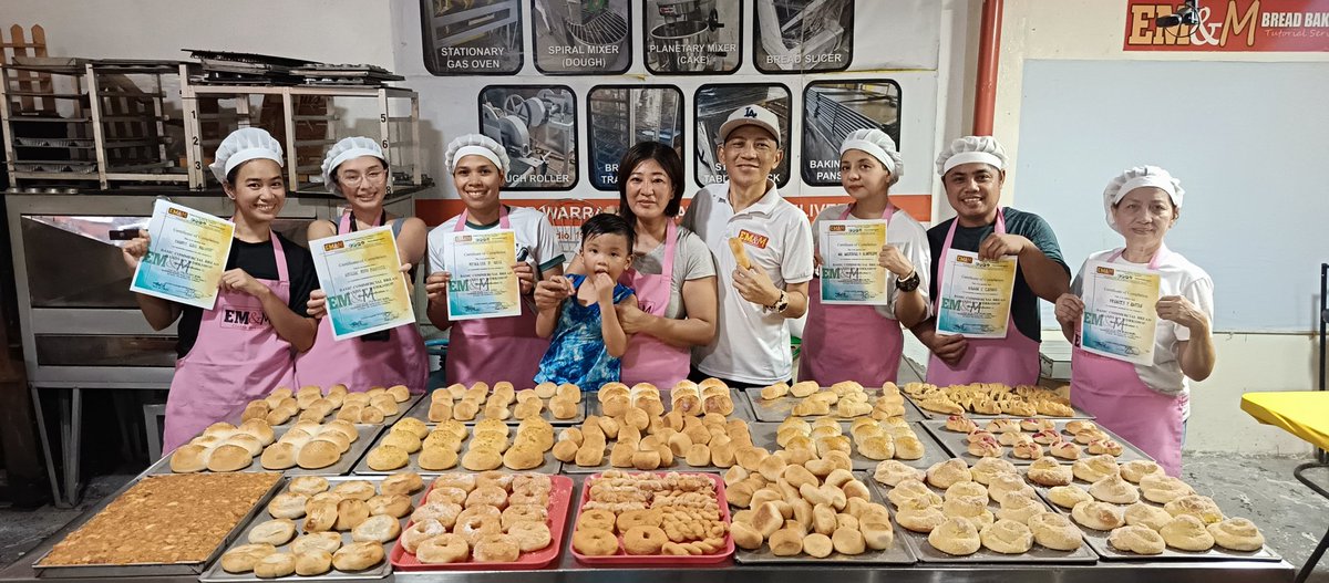 emmbaking101's tweet image. ‼ RAINY THURSDAY BAKING

Day 1 of 4 Days MasterClass EM&amp;amp;M Classic Breads All done perfect in a day with #FutureBaker #BakeryOwner #LadyBaker #FormerStudent from:

1️⃣ Talatag, Bukidnon
2️⃣ Bacoor City, Cavite
3️⃣ Aritao, Nueva Viscaya
4️⃣ Quezon City (2)
5️⃣ Antipolo City

Salamat po