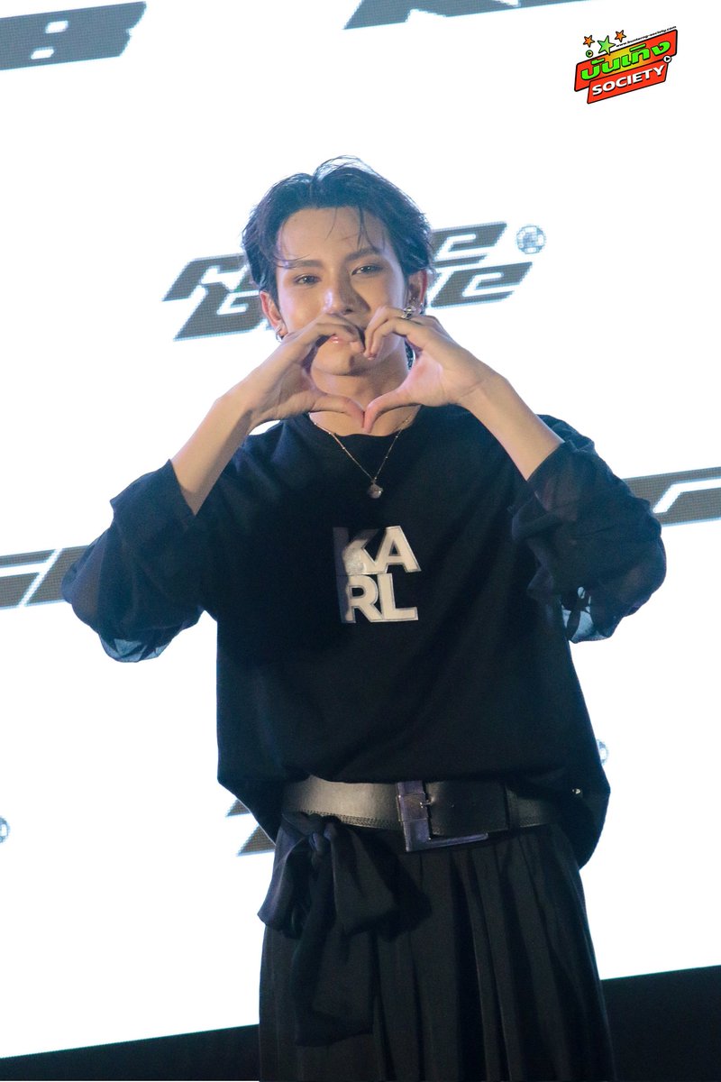 bunterngsociety's tweet photo. เด็กไทยหนึ่งเดียว "โฟล์ท ณัฐวุฒิ"  ในงาน "RGB Rui World Press Conference In BKK Exclusive at ICONSIAM" 

#RGBRuiWorldPressConferenceinBKK
#RaceBace #RGB_Plan #Apop  #float_nw https://t.co/vWbE84DJd3