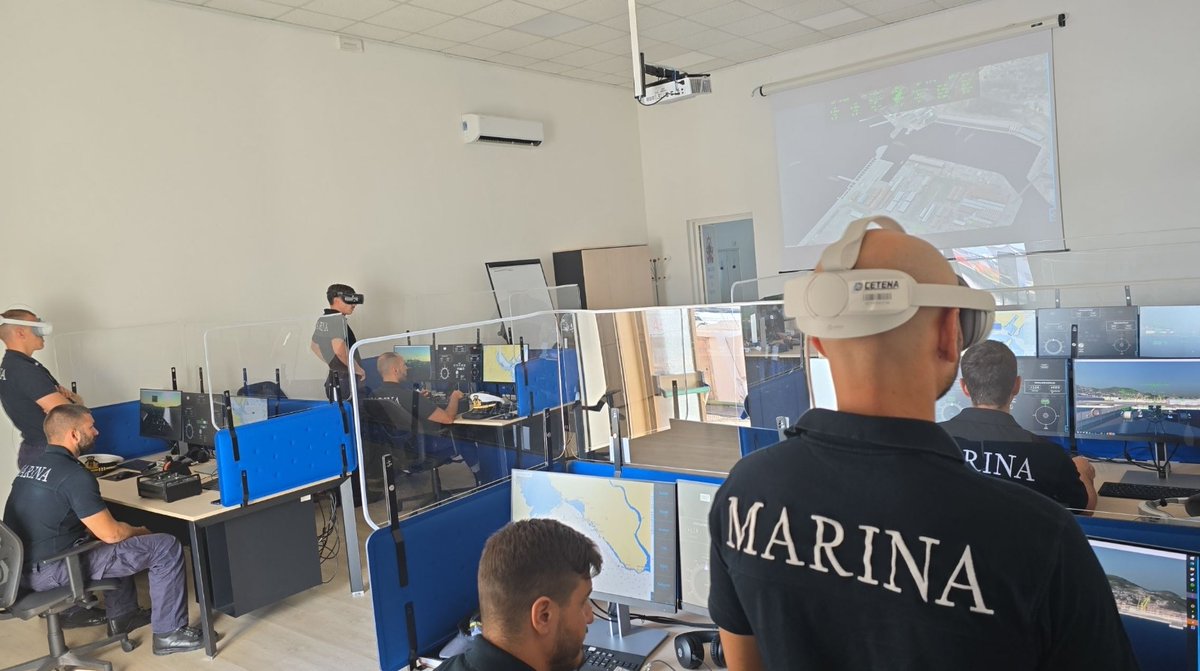 ItalianNavy's tweet image. Il Comando delle Forze di Contromisure Mine, MARICODRAG, addestra i futuri comandanti di cacciamine in un intenso periodo formativo altamente specializzato.
Anche quest’anno, gli ufficiali hanno affrontato una settimana di addestramento in mare, svolta a bordo di Nave Gaeta.…