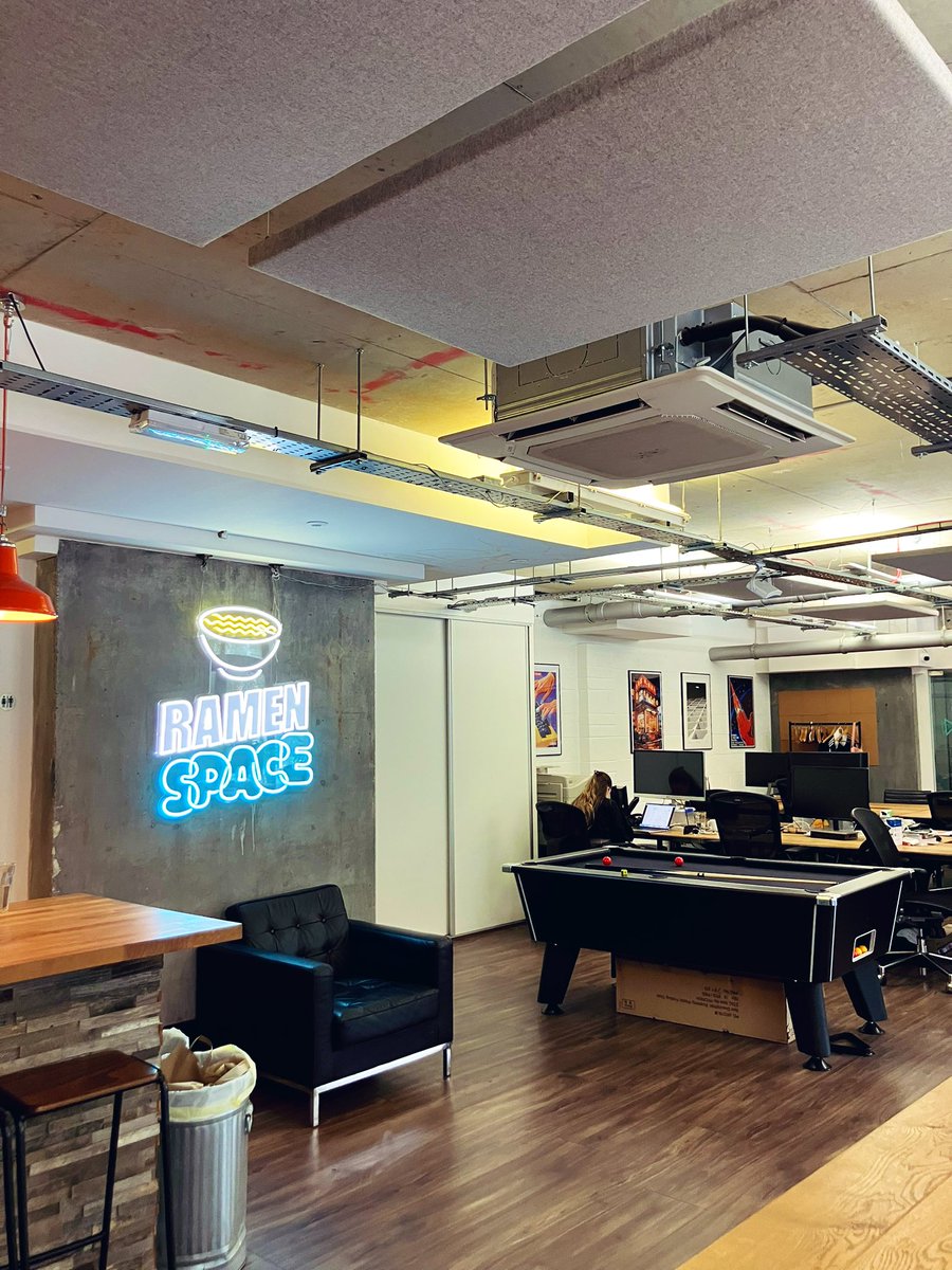 iristenteije's tweet image. Checking out London’s first coworking space dedicated to bootstrapped founders @RamenClubHQ ⭐️
Saw “classic” solopreneur projects (like plugins) to a fintech working with banks.
AI-powered teams are changing the game: small teams can now build big products.