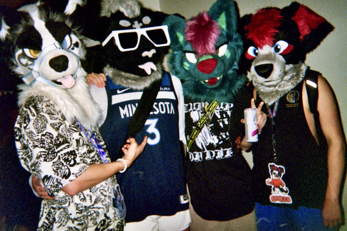 blickygrasper's tweet image. #FursuitFriday w/ my dogs