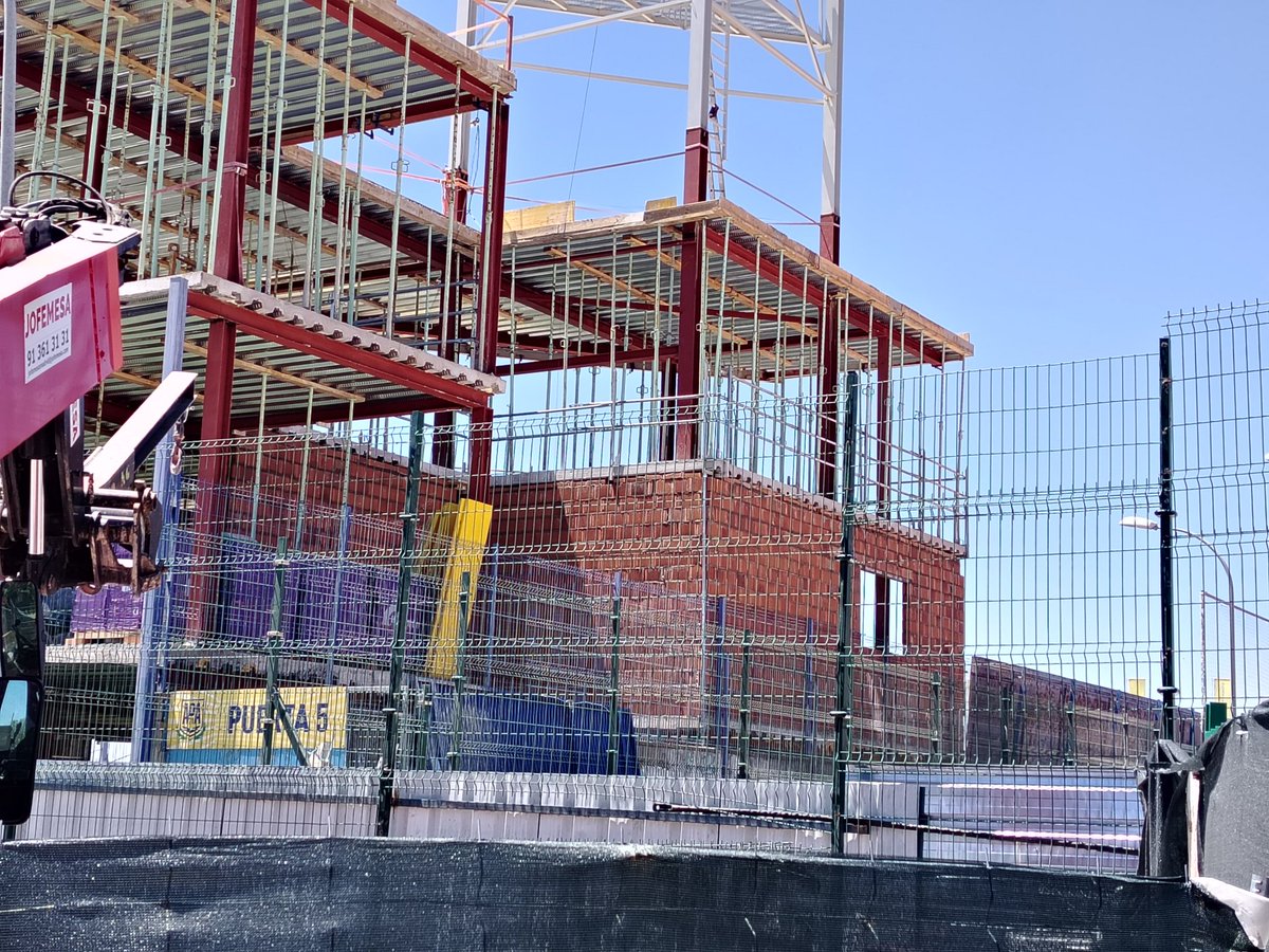 Ya se empieza a ver mucho más avance en las obras de Santo domingo. Perdón a la <a href="/AD_Alcorcon/">A.D. Alcorcón</a> por la imagen capturada de uno de sus vídeos.