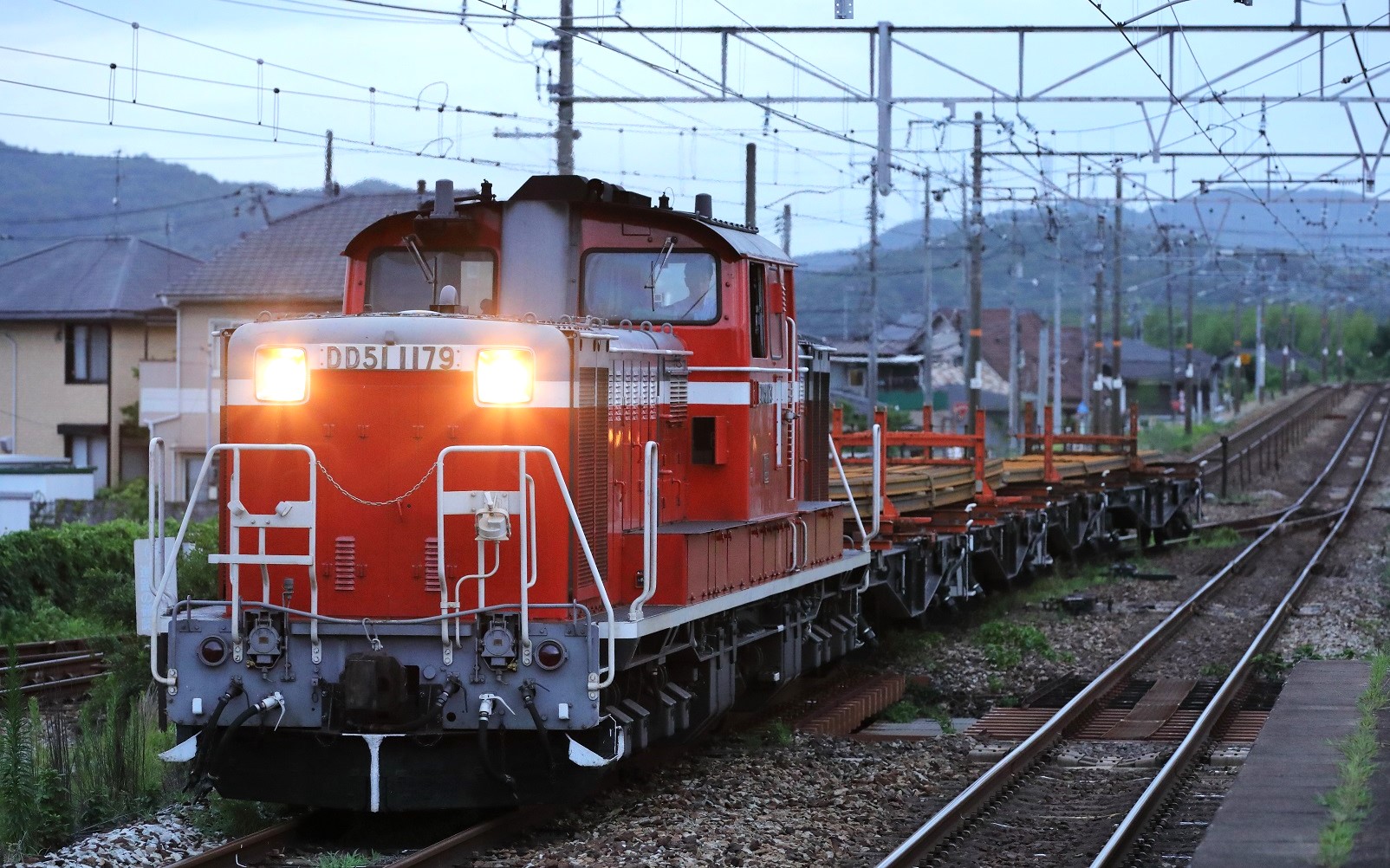 【123様】中国エンタイヤ(4通) 長鳴】DF4B 1893 毛沢東号 京局豊段 ディーゼル機関車〈Nゲージ