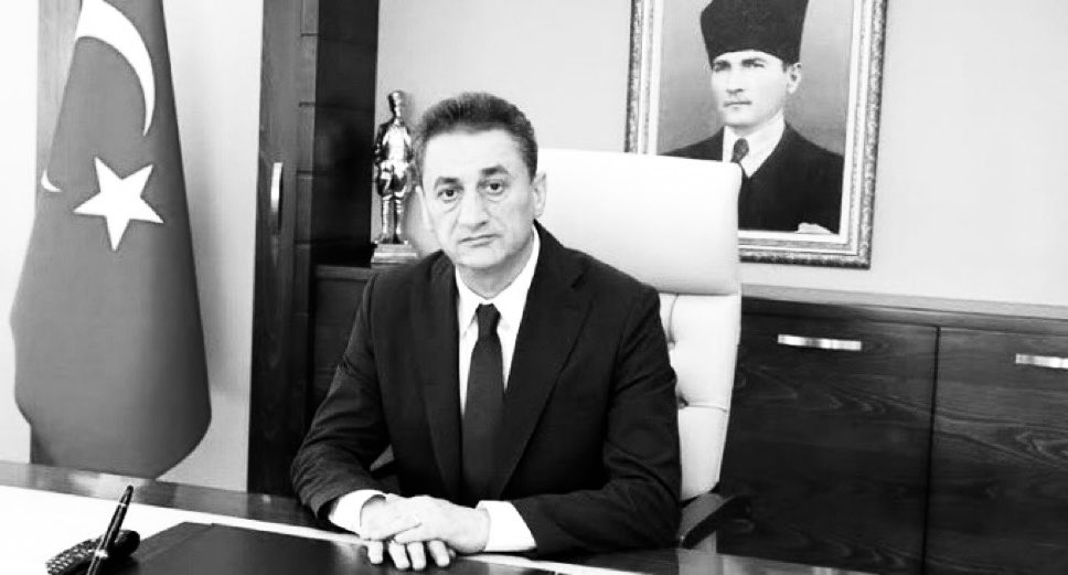 Geçirdiği elim trafik kazası sonucu yaşamını yitiren değerli meslektaşımız,
Vali Sayın Erol KARAÖMEROĞLU’na Allah’tan rahmet kederli ailesine başsağlığı dilerim.