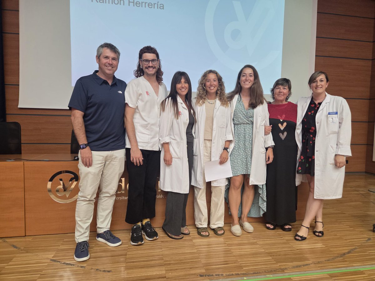Hoy acaban su residencia de #MedicinaFisicayRehabilitacion en <a href="/HUnivValdecilla/">Hospital Universitario Marqués de Valdecilla</a>  dos excelentes especialistas y grandes compañeras: Elena Criado y Beatriz Alejandre. Os espera gran futuro profesional.   ¡Enhorabuena!