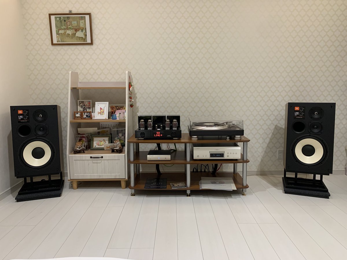 grover102n's tweet photo. オーディオ入門⁈
#OTAI AUDIO
40年振りに復活。ギターアンプは自分なりに極めたのでひと段落。だけどオーディオは別だこりゃ深すぎる…
知識不足過ぎてオタイオーディオさんに色々ご相談した。
◾️結果
やっぱり中音域が豊潤な音はギターアンプ同様気持ちいいわ。甲斐がありました。 https://t.co/VZ6iod5IGK