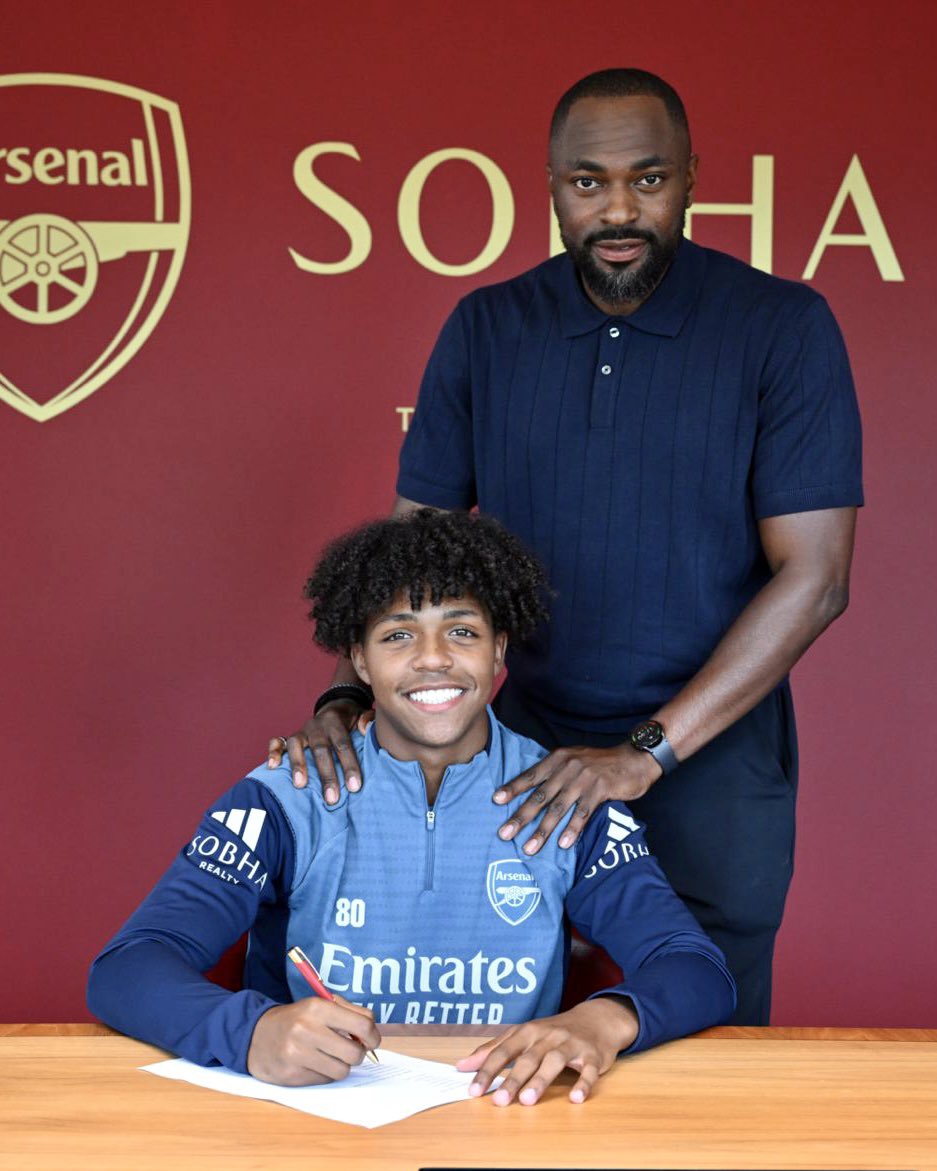 ✍️ Sealing a well-deserved next step!

💯 Congratulations Louis Zehevic-John on your first professional contract with <a href="/Arsenal/">Arsenal</a>!