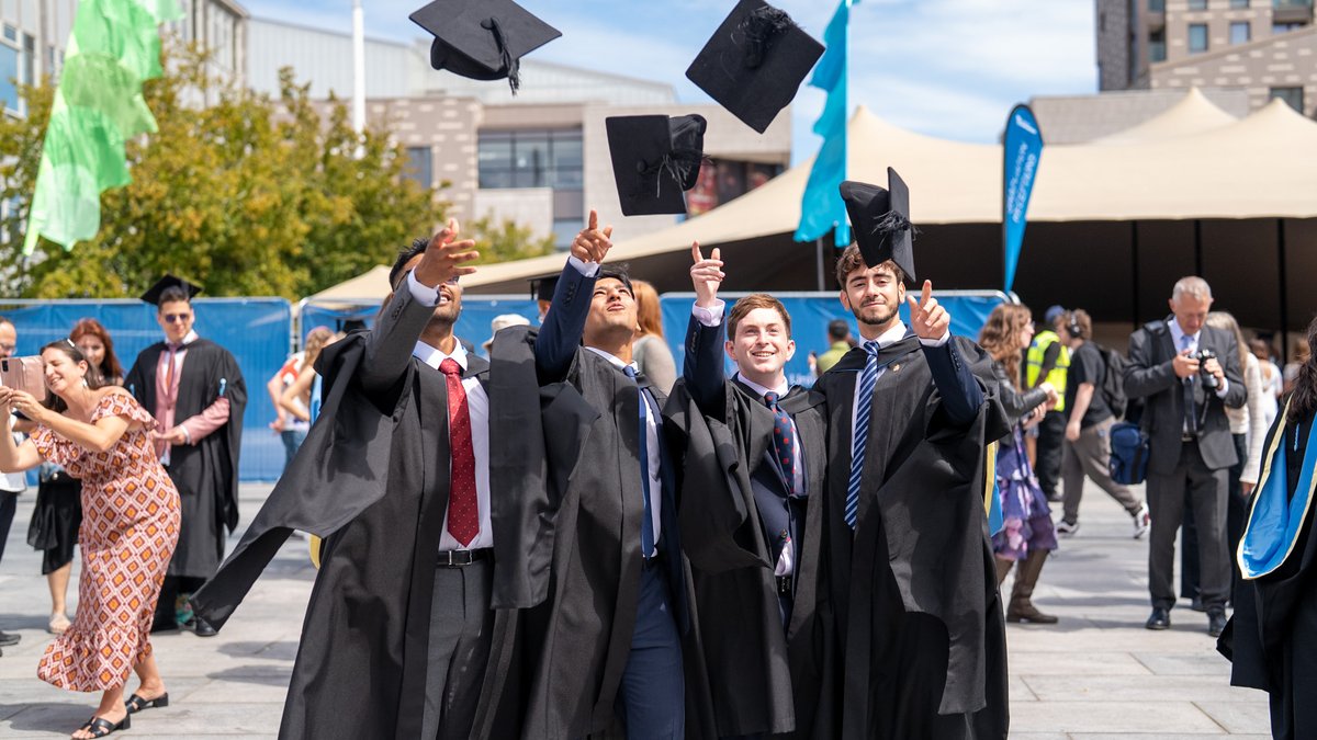 unisouthampton's tweet image. Graduation is in full swing, and we’ve seen so many proud smiles and well-deserved celebrations!🎓
Congratulations to everyone who has graduated this week. Your achievements are just the beginning of an amazing journey ahead.
#WeAreUoS #Graduation #ClassOf2025