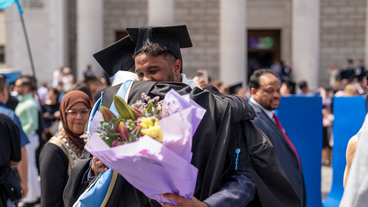 unisouthampton's tweet image. Graduation is in full swing, and we’ve seen so many proud smiles and well-deserved celebrations!🎓
Congratulations to everyone who has graduated this week. Your achievements are just the beginning of an amazing journey ahead.
#WeAreUoS #Graduation #ClassOf2025