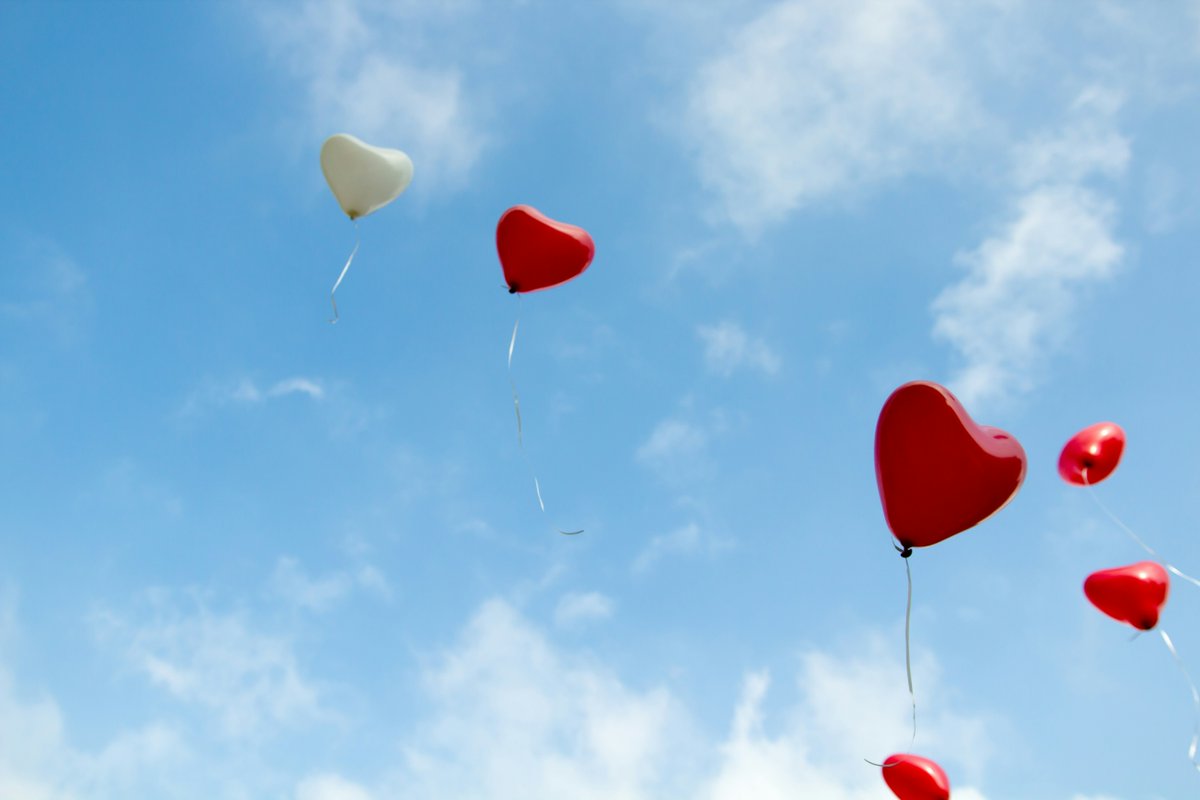 RadioBathDAB's tweet image. Wind down your week with romantic tunes & good vibes with Steve Walker’s Friday Love Songs tonight on Radio Bath, 9pm – 11pm! Request your favourites: text 80011 starting your message with the word ‘Bath' or email studio@radiobath.com