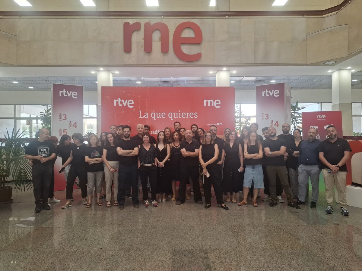 El servicio público por encima de todo
#VierneeNegros
#SalvemosRNE
#LaRdeRTVE