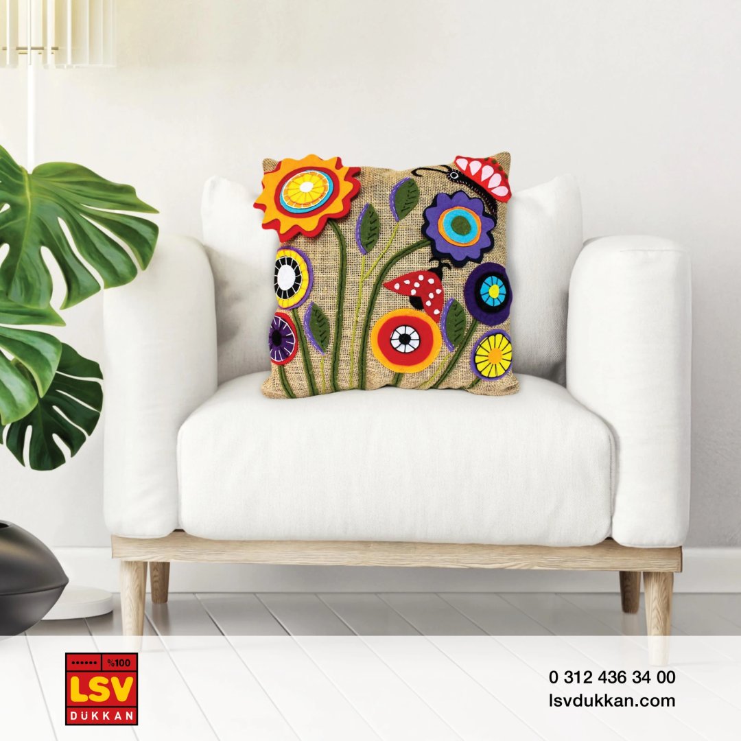 Canlı renkleriyle her köşeye sıcaklık katıyor💛

LSV Dükkan Atölyelerinde el emeğiyle dikilen bu yastıklar; evinize renk, çocukların hayatlarına umut getiriyor🥰

📍 lsvdukkan.com