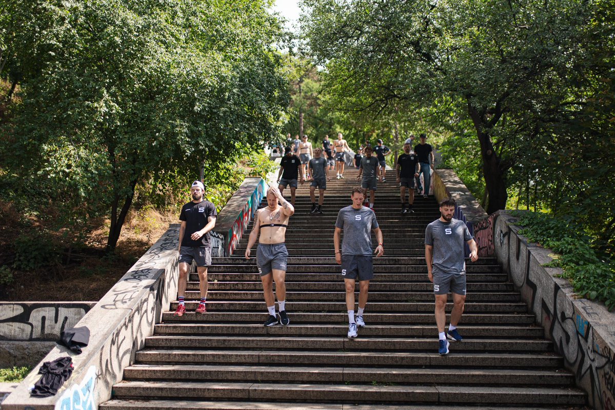 HCSpartaPraha's tweet image. Letná. 🫶🏻 Místo, kde se večer baví Praha. A kde my dopoledne prolévali pot. 🥵
