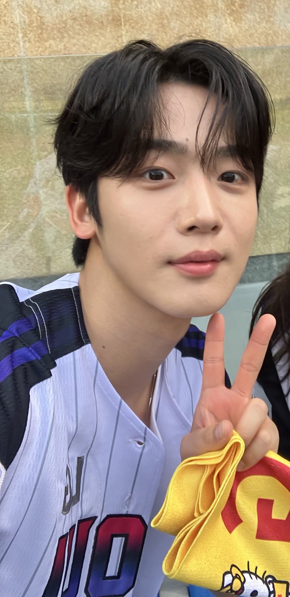 온리 tweet media