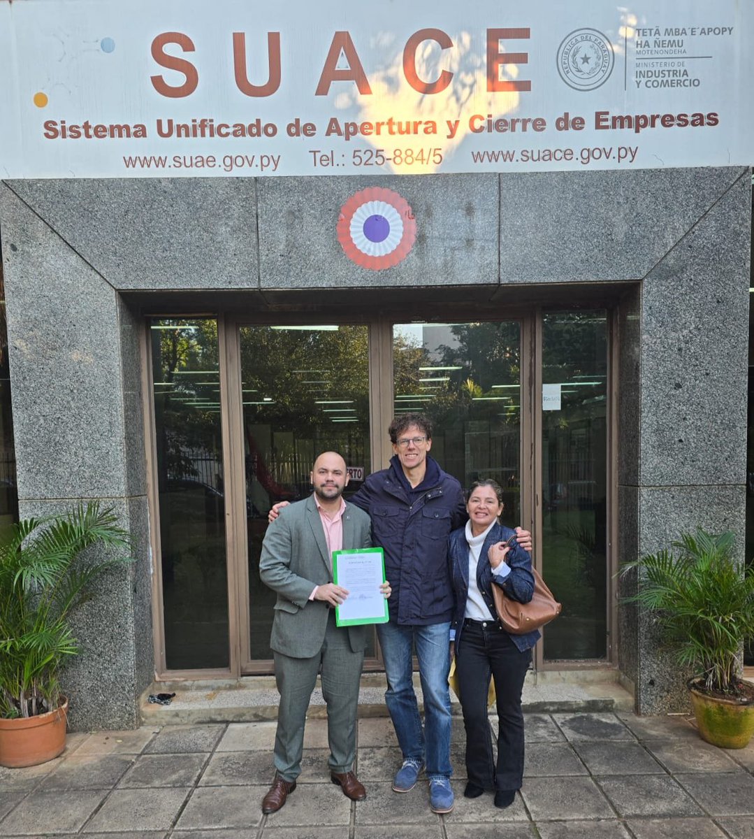 ernest_rojas's tweet photo. Klaus, austríaco 🇦🇹, se instalará en Villarrica, Guairá, para invertir en "Productos foresrales maderables",  desarrollando proyectos que integren producción de plantines de calidad con acompañamiento técnico 🇵🇾💯🙌 https://t.co/aJVYSNVBDO