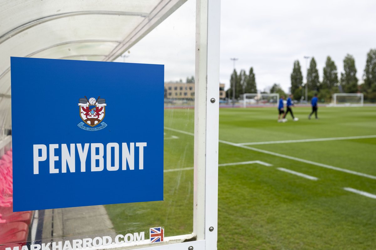 PenybontFC_'s tweet image. Thank you to @dragon_signs for helping us make the Cardiff International Sports Campus feel a little more like home. 💙

#WeArePenybont