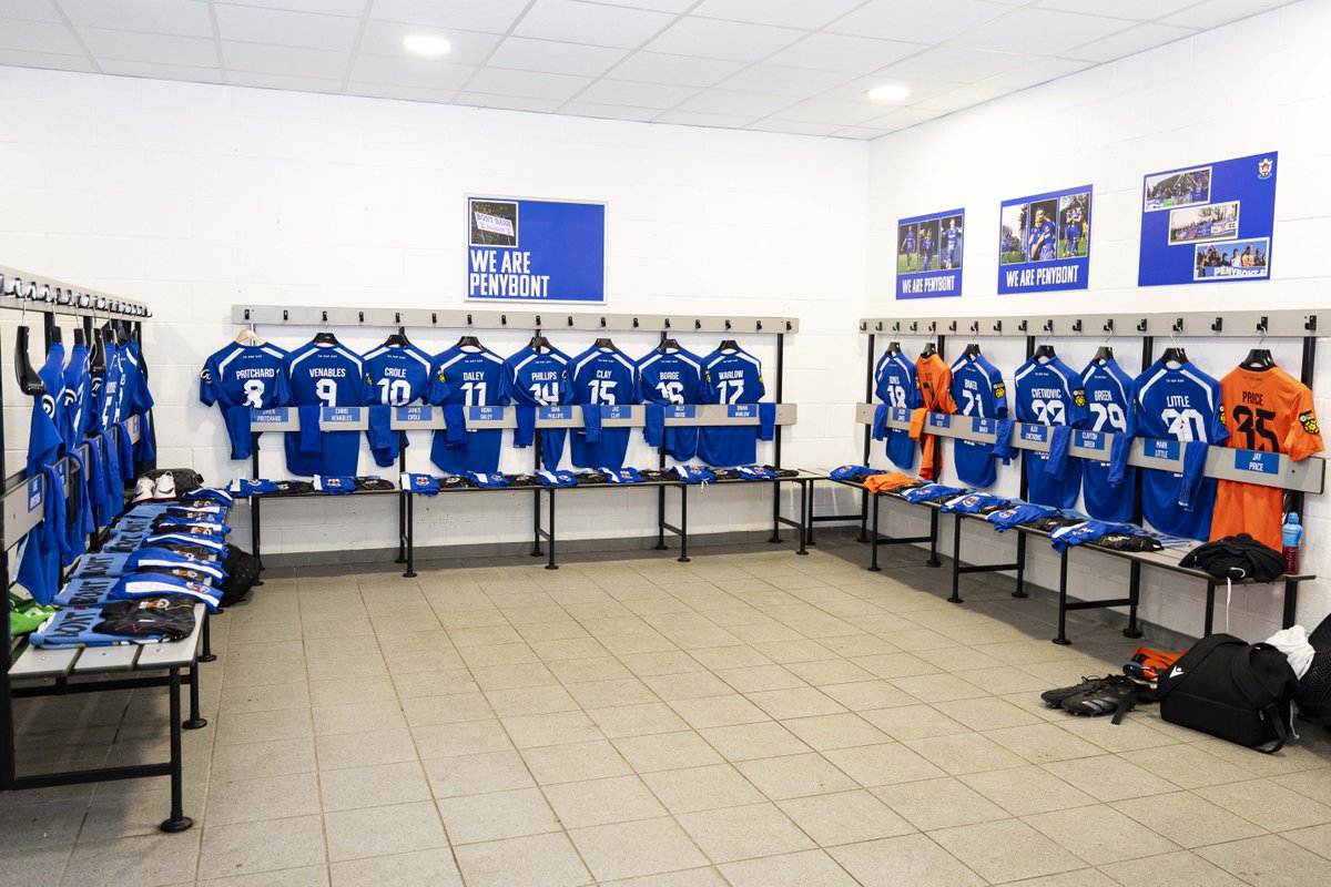 PenybontFC_'s tweet image. Thank you to @dragon_signs for helping us make the Cardiff International Sports Campus feel a little more like home. 💙

#WeArePenybont