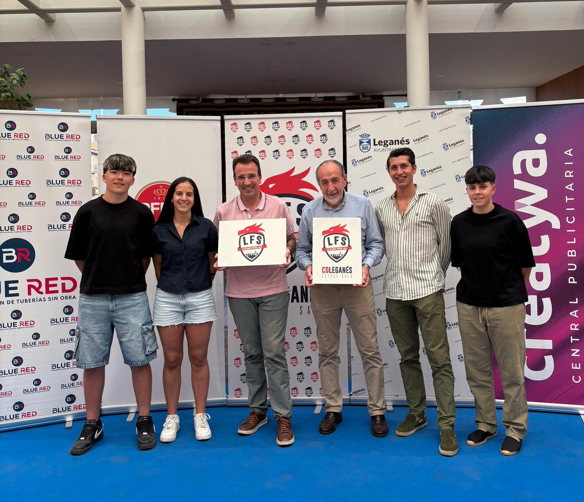 El alcalde de Leganés (<a href="/marecuencopp/">Miguel Ángel Recuenco 🇪🇦</a>) y el presidente de <a href="/RFFM_oficial/">RFFM</a> (<a href="/PacoDiezRFFM/">Paco Díez</a>) nos acompañaron en la presentación de esta nueva etapa, coincidiendo con nuestra 6ª temporada consecutiva en Segunda División Masculina y la nueva lucha por el ascenso en la Segunda Femenina