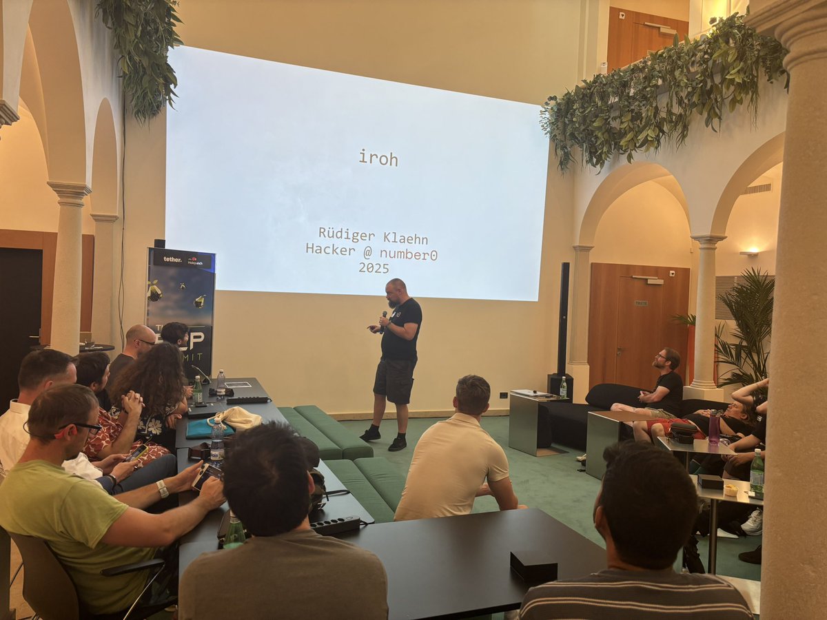 Now giving a lightning talk at the #P2PSummit Rüdiger from <a href="/iroh_n0/">iroh</a> 🍐