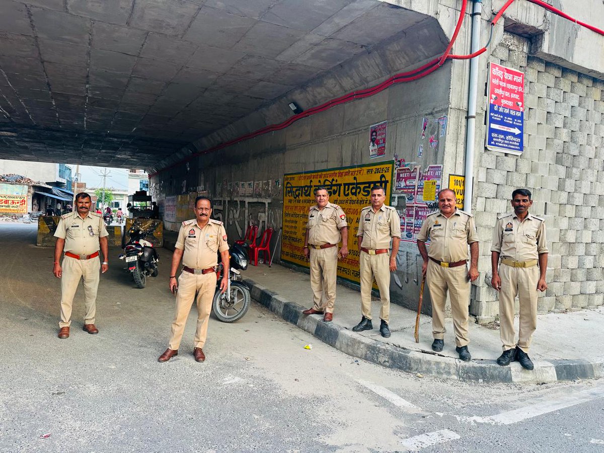 Amroha Police (@amrohapolice) on Twitter photo рдкреБрд▓рд┐рд╕ рдЕрдзреАрдХреНрд╖рдХ рдЕрдорд░реЛрд╣рд╛ <a href="/AmitKAnandIPS/">Amit Kumar Anand IPS</a> рдХреЗ рдирд┐рд░реНрджреЗрд╢рди рдореЗрдВ #AmrohaPolice рджреНрд╡рд╛рд░рд╛ рд╢реНрд░рд╛рд╡рдг рдХрд╛рдВрд╡рдбрд╝ рдпрд╛рддреНрд░рд╛ 2025 рдХреЗ рдкрд░рд┐рдкреНрд░реЗрдХреНрд╖реНрдп рдореЗрдВ рдХрд╛рдиреВрди рдПрд╡рдВ рд╢рд╛рдиреНрддрд┐ рд╡реНрдпрд╡рд╕реНрдерд╛ рдХреЗ рджреГрд╖реНрдЯрд┐рдЧрдд рдкреВрд░реНрдг рдирд┐рд╖реНрдард╛ рдХреЗ рд╕рд╛рде рдЕрдкрдиреЗ рдХрд░реНрддрд╡реНрдп рдХрд╛ рдирд┐рд░реНрд╡рд╣рди рдХрд░рддреЗ рд╣реБрдП рдХрд╛рд╡рдВрдб рд╢реНрд░рджреНрдзрд╛рд▓реБрдУрдВ рдХреЛ рд╕рдХреБрд╢рд▓ рдкрд╛рд╕ рдХрд░рд╛рдпрд╛ рдЬрд╛ рд░рд╣рд╛ рд╣реИред
<a href="/Uppolice/">UP POLICE</a> рдкреБрд▓рд┐рд╕ рдЕрдзреАрдХреНрд╖рдХ рдЕрдорд░реЛрд╣рд╛ <a href="/AmitKAnandIPS/">Amit Kumar Anand IPS</a> рдХреЗ рдирд┐рд░реНрджреЗрд╢рди рдореЗрдВ #AmrohaPolice рджреНрд╡рд╛рд░рд╛ рд╢реНрд░рд╛рд╡рдг рдХрд╛рдВрд╡рдбрд╝ рдпрд╛рддреНрд░рд╛ 2025 рдХреЗ рдкрд░рд┐рдкреНрд░реЗрдХреНрд╖реНрдп рдореЗрдВ рдХрд╛рдиреВрди рдПрд╡рдВ рд╢рд╛рдиреНрддрд┐ рд╡реНрдпрд╡рд╕реНрдерд╛ рдХреЗ рджреГрд╖реНрдЯрд┐рдЧрдд рдкреВрд░реНрдг рдирд┐рд╖реНрдард╛ рдХреЗ рд╕рд╛рде рдЕрдкрдиреЗ рдХрд░реНрддрд╡реНрдп рдХрд╛ рдирд┐рд░реНрд╡рд╣рди рдХрд░рддреЗ рд╣реБрдП рдХрд╛рд╡рдВрдб рд╢реНрд░рджреНрдзрд╛рд▓реБрдУрдВ рдХреЛ рд╕рдХреБрд╢рд▓ рдкрд╛рд╕ рдХрд░рд╛рдпрд╛ рдЬрд╛ рд░рд╣рд╛ рд╣реИред
<a href="/Uppolice/">UP POLICE</a>