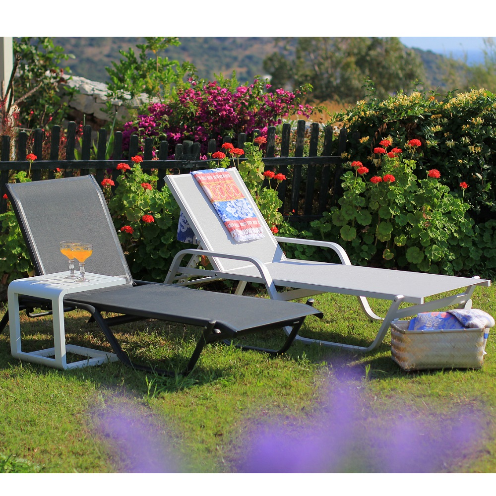 Bahçe keyfinize eşlik edecek şık şezlonglar özel indirim fırsatlarıyla Cumba'da sizi bekliyor! ☀️ 

 #cumbaselection #şezlong #bahçekoleksiyonu #outdoorcollection #sunbed #dışmekan #outdoor #decoration