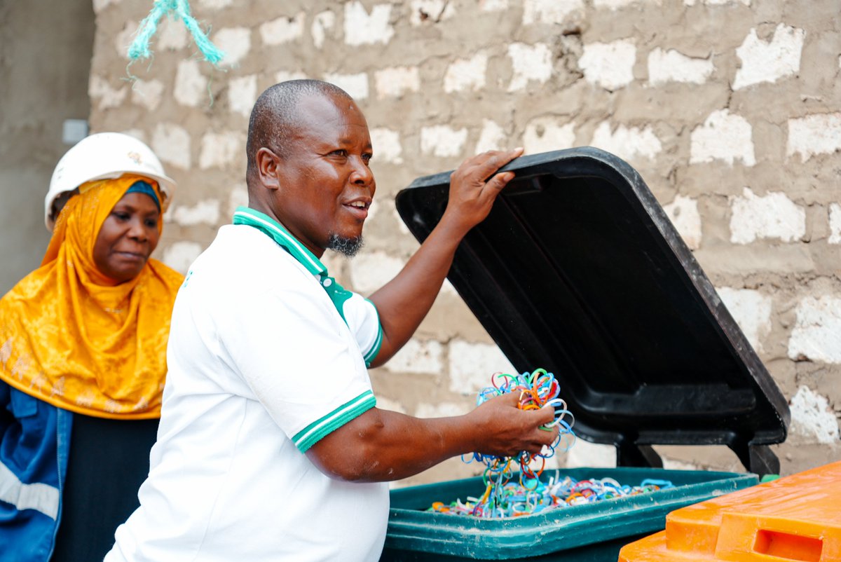 (3/5)  💬 “Katika vile vikundi tunafanya kama aggregation centre... wale waste collectors wanaweza kuzipeleka taka hizo kwenye center ya vile kikundi wakapata pesa. Hiyo ni moja wapo ya ajira.”  – Iddi Mohamed, Chairperson