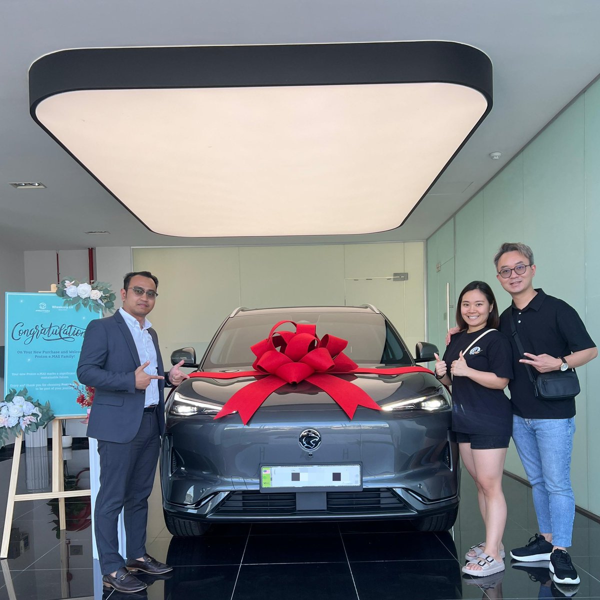 faiztasnim1's tweet image. Congratulations!🥳 
.
Ms Wen Ying🤩
.
On your new purchase Proton e.MAS7 Premium Slate Grey and welcome to e.MAS Family!🚗🚙
.
Faiz Tasnim,
Sale specialist,
Proton e.Mas Setia Alam.

#ProtoneMAS #protonemas7 #ProtoneMASSetiaAlam #AbgeMAS #WheelcorpEV