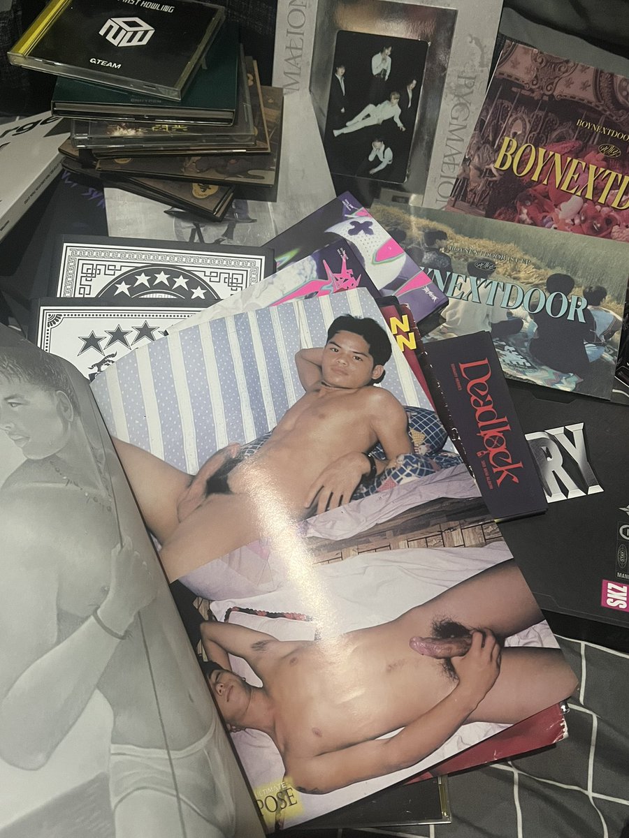 tennietenten_'s tweet photo. kpop album yarn? https://t.co/reESPvrAGk