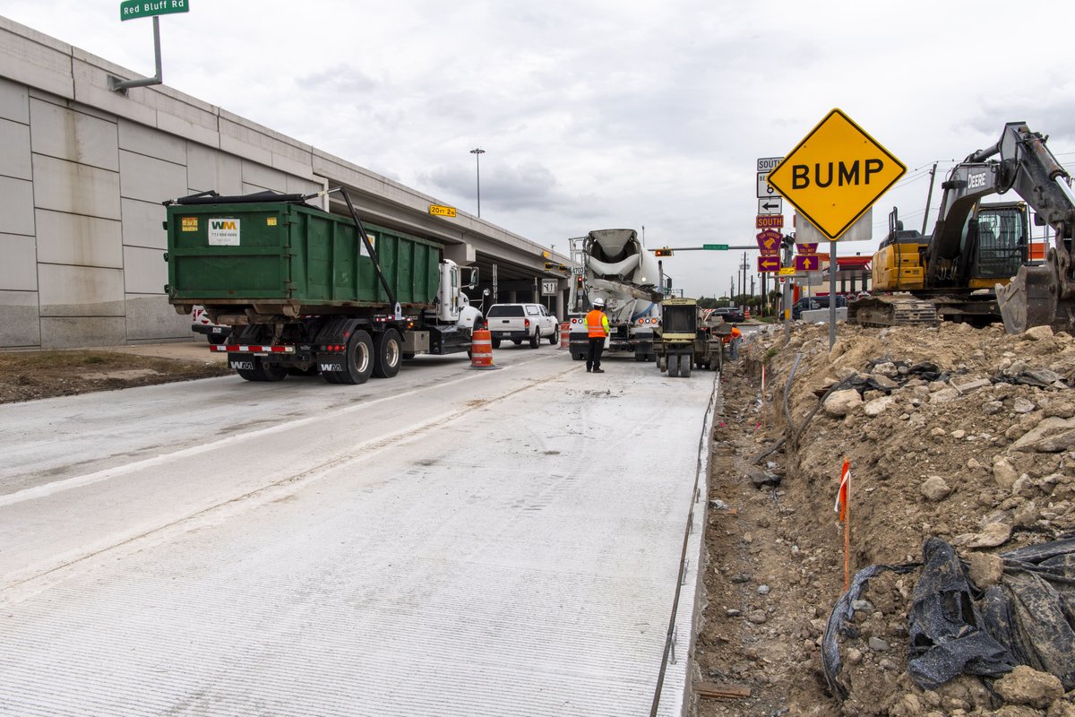 pasadenatxgov's tweet image. This week want to highlight the progress happening along the Beltway 8 frontage road. Crews are pouring new concrete on the northbound frontage lanes from Pasadena Blvd. to Red Bluff. Crews will continue to replace pavement between Fairmont and Spencer in the weeks to come.