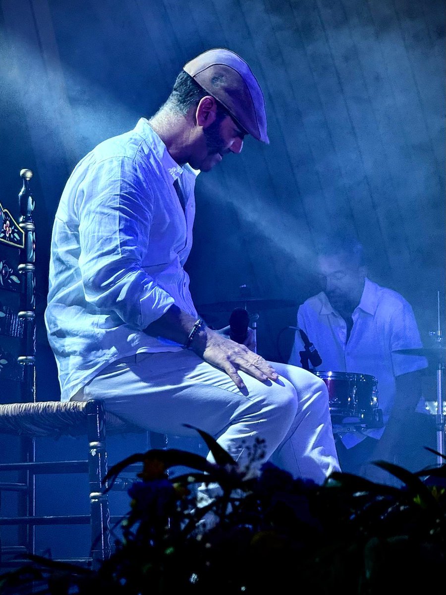 A veces, el cante también se canta con la mirada baja.