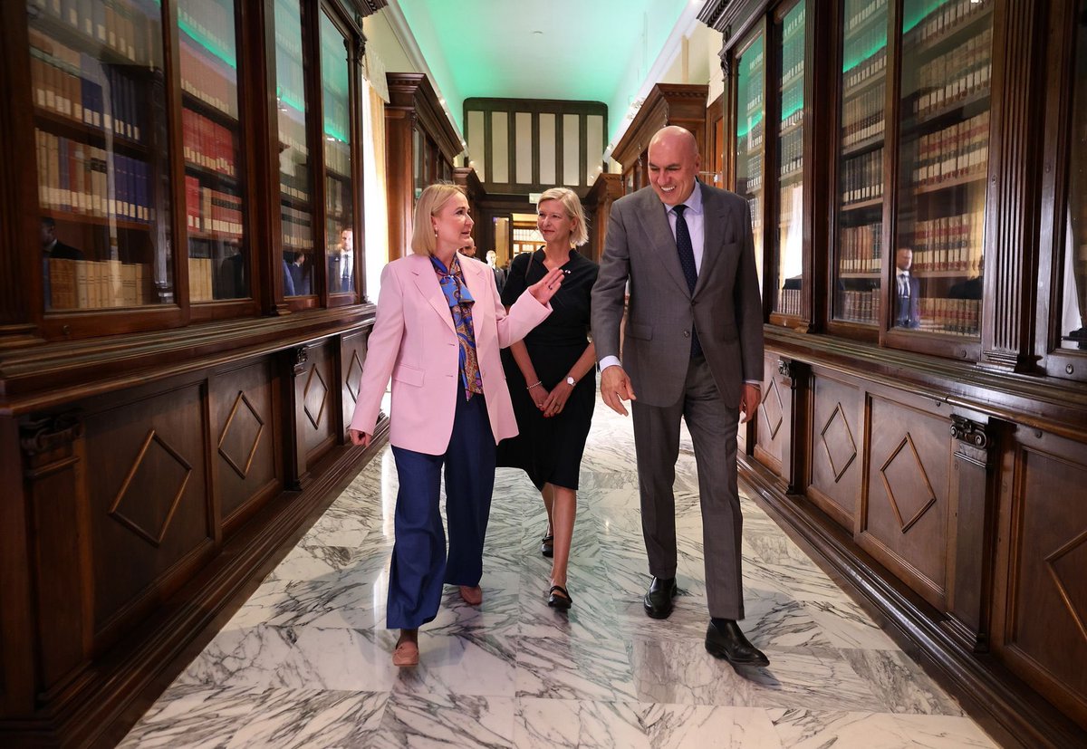 jana_cernochova's tweet image. Ráda jsem přijala pozvání mého italského kolegy @GuidoCrosetto ke společnému jednání v Římě. Itálie je pro nás důležitým partnerem – spojuje nás nejen legionářská minulost nebo současné působení příslušníků naší @VojenskaP s italskými Carabinieri na misi v Kosovu, ale také…