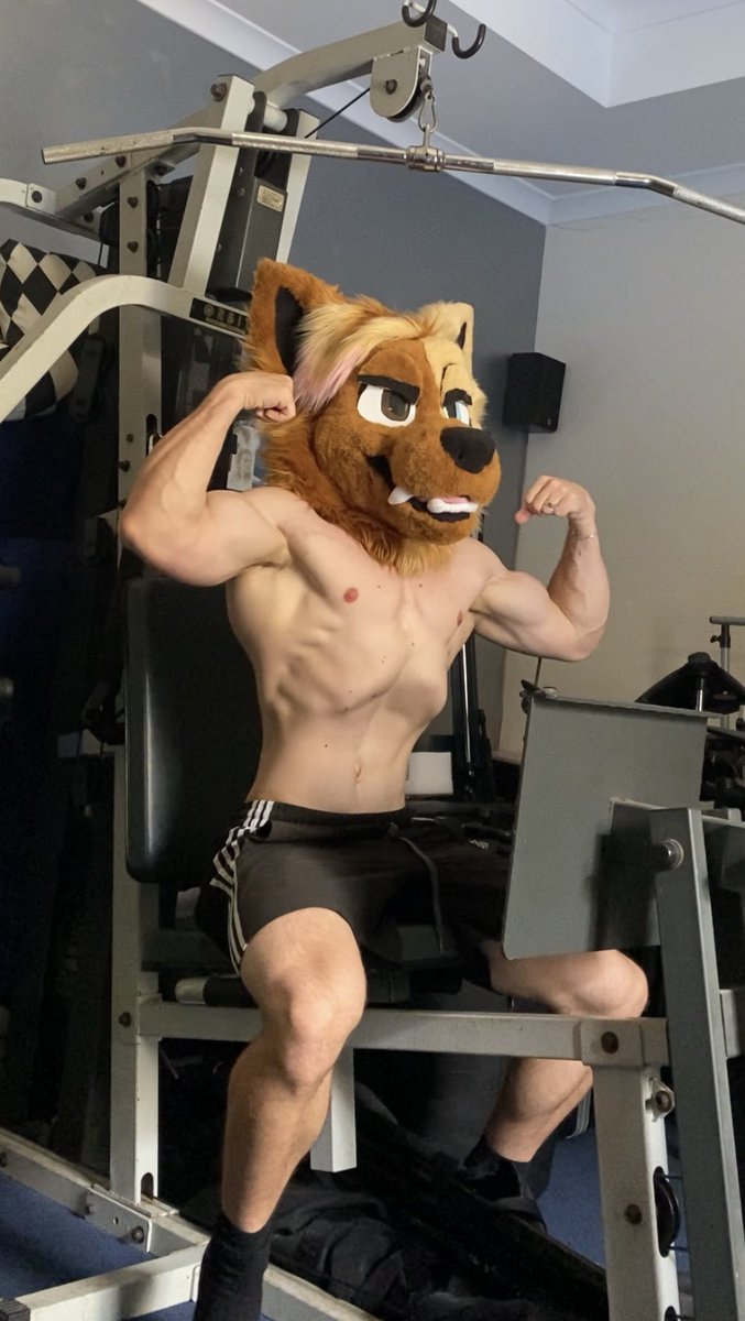 His ass is NOT 🙅‍♀️ working out 🚫