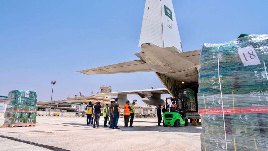 KSRelief's tweet image. وصول الطائرة الإغاثية السعودية الثانية لمساعدة الأشقاء السوريين المتضررين من الحرائق في محافظة #اللاذقية والتي يسيرها #مركز_الملك_سلمان_للإغاثة