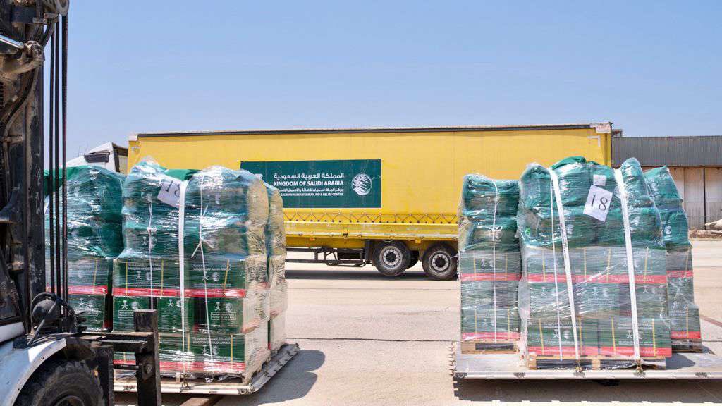 KSRelief's tweet image. وصول الطائرة الإغاثية السعودية الثانية لمساعدة الأشقاء السوريين المتضررين من الحرائق في محافظة #اللاذقية والتي يسيرها #مركز_الملك_سلمان_للإغاثة