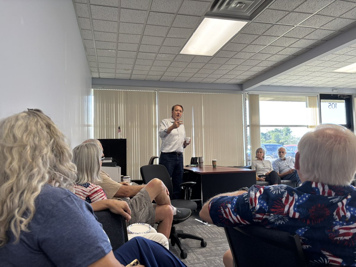 aricnesbitt's tweet image. Good morning from Grand Rapids!
Had a great time at the Kent County GOP’s “conservative cafe” event speaking with folks about how we’re going to SAVE MICHIGAN in 2026!