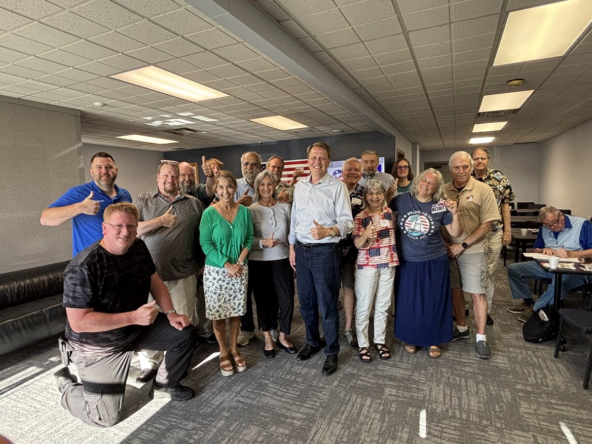 aricnesbitt's tweet image. Good morning from Grand Rapids!
Had a great time at the Kent County GOP’s “conservative cafe” event speaking with folks about how we’re going to SAVE MICHIGAN in 2026!