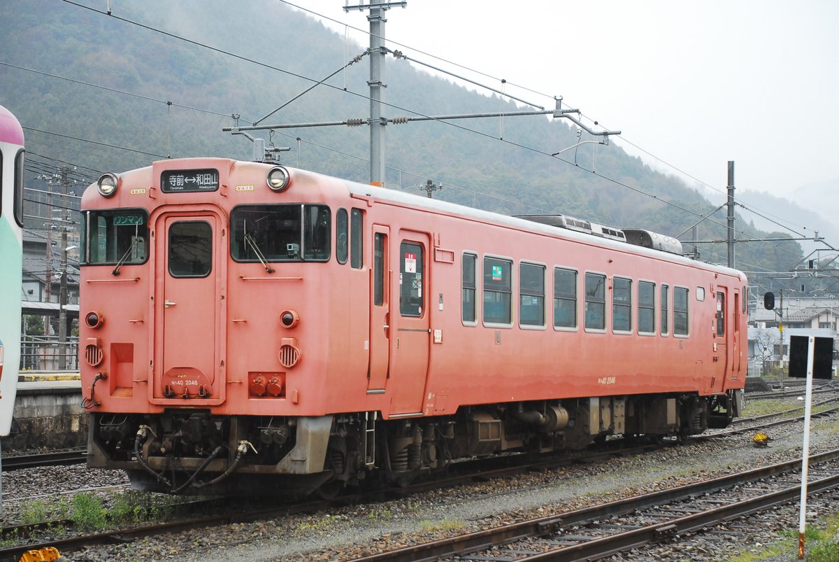 kumorohan's tweet image. キハ40-2046(2013年撮影)
塗装ハゲすぎてもはや違う色になってますが
この頃から塗装の行程見直しがあったりで
今ではここまで薄いのは見ることがなくなりました。