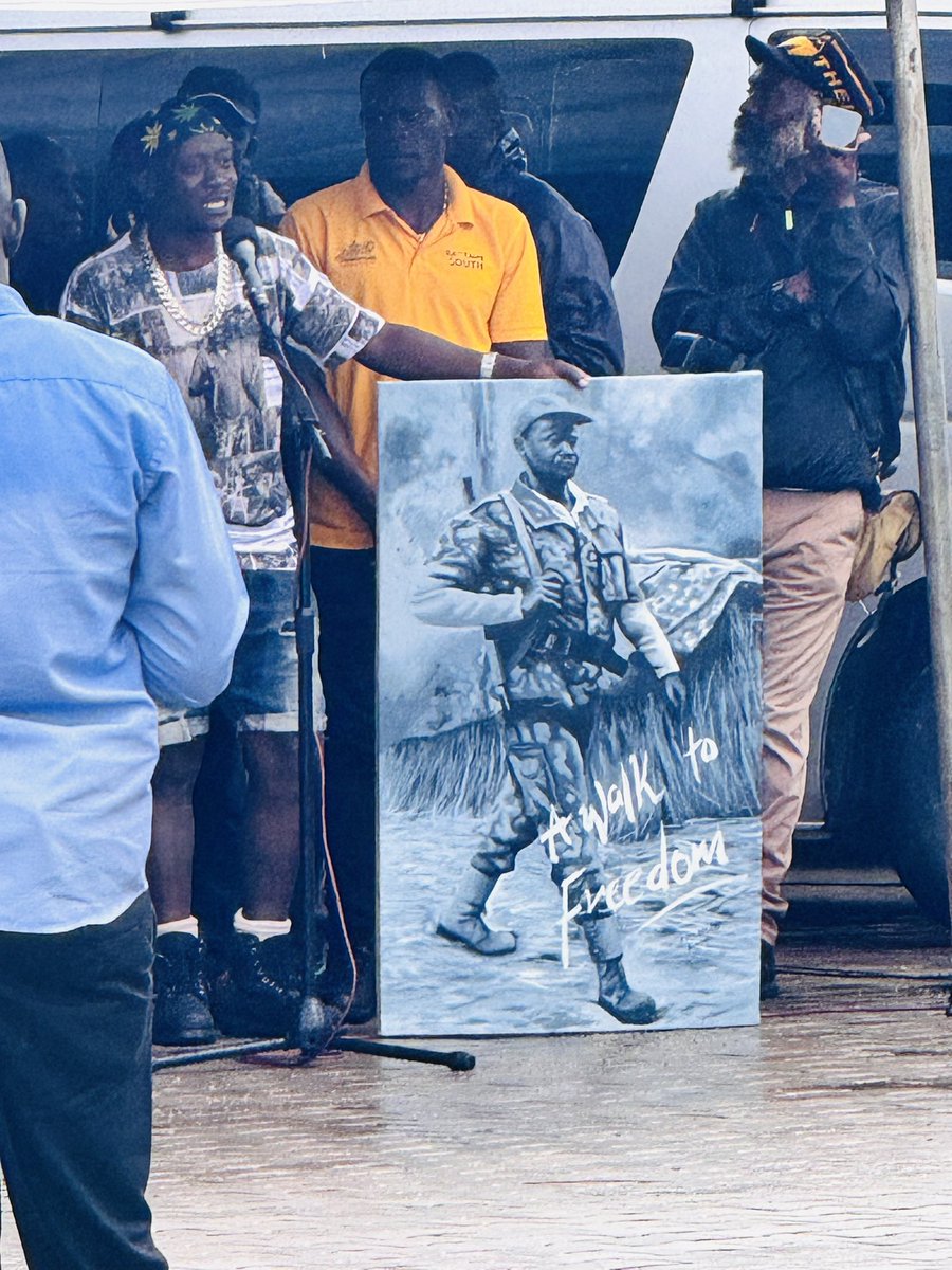 k_owente's tweet image. From the Ghetto with love.
Ghetto youth today paid heartfelt tribute to Mzee, honoring his struggle, strength, and the hope he gave them🤍