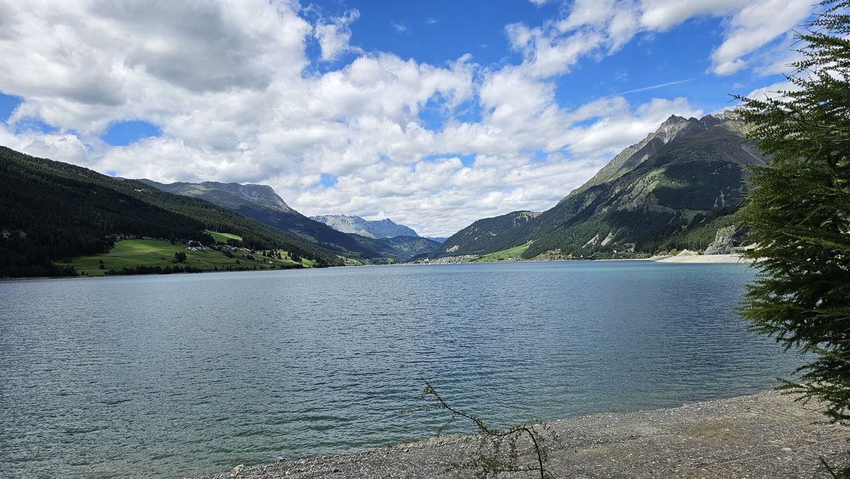 Cyclopentadien's tweet image. Einmal um den See.
Pizza heute Abend habe ich mir verdient. Und jetzt noch ein Eis.