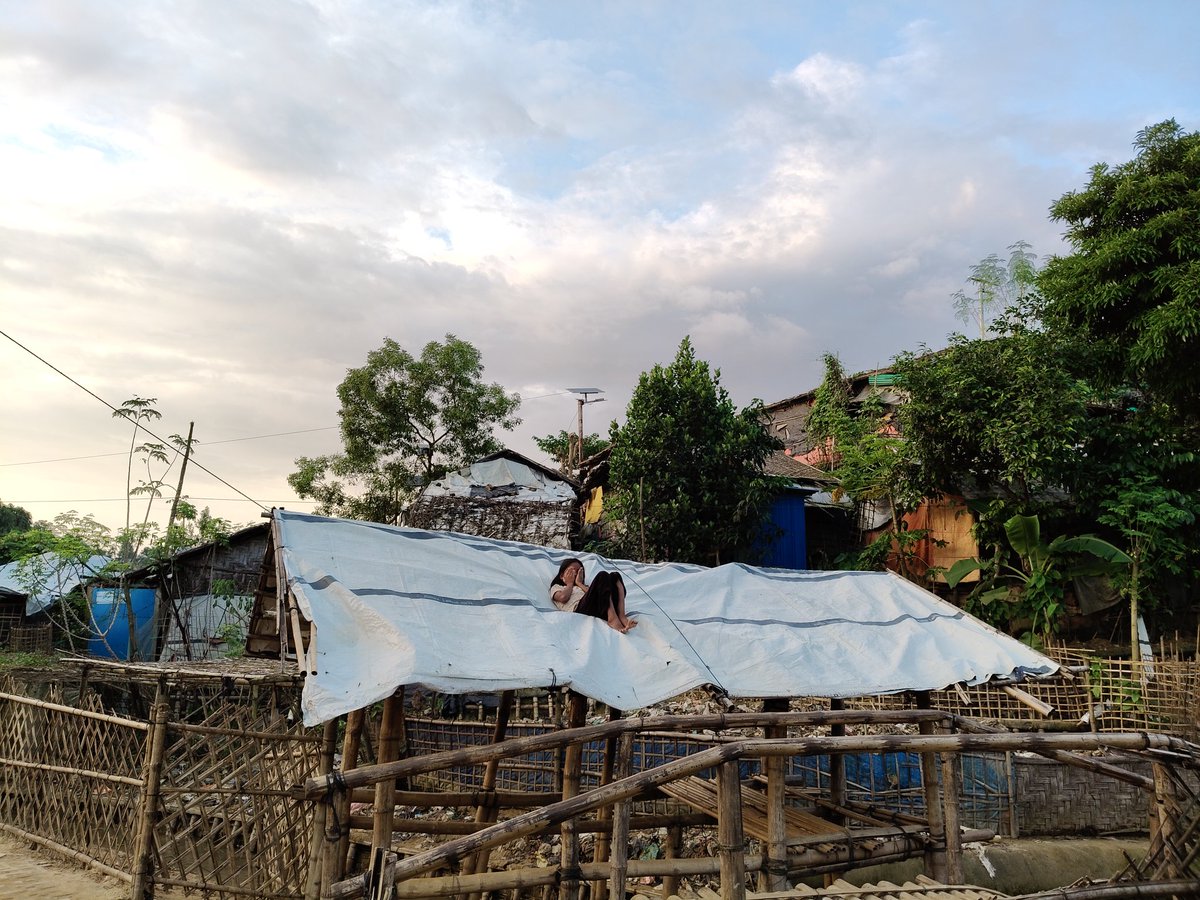 RoAnisHlaMyint's tweet photo. In the world’s largest Rohingya refugee camp, some children are playing marbles on the road, and some are #playing #Chilon ball.They said they do not have enough space here. in #myanmar’s #Arakan State, there were many open places, and these games are our tradition. https://t.co/HPJp0uoyNp