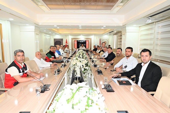 Batman Seracılıkta Bölgenin Yıldızı Oluyor

Batman’ı tarım ve sanayide bölgenin cazibe merkezi haline getirecek olan Tarıma Dayalı Sera Organize Sanayi Bölgesi (Sera OSB) projesinde sona gelindi. Batman Merkez Kocalar Köyü sınırları içerisinde, Batman Çayı kıyısında 1.100