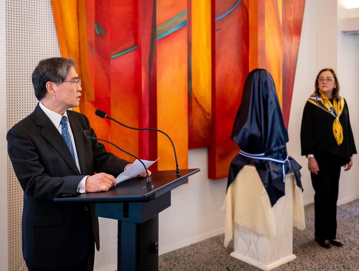 CIJ_ICJ's tweet photo. NEWS: A ceremony for the unveiling of a bust of the late Judge José Gustavo Guerrero, last #PCIJ President & first #ICJ President, was held in the presence of @CancillerAleHT & Ambassador Vásquez Gómez. A multimedia gallery of the event is available at https://t.co/lXhdzPMhGY https://t.co/JslhYygVEC