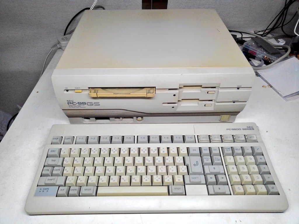 toshitada1973's tweet photo. CDキャディの持ち主はこちら、98GSでした。デザイン的にもちょっと個性的。あんまり見かけないコだけど、実はCD-ROMを搭載してないmodel1の方がレアな気がする…#PC98GSmodel2 https://t.co/eVJ5E3cLnR